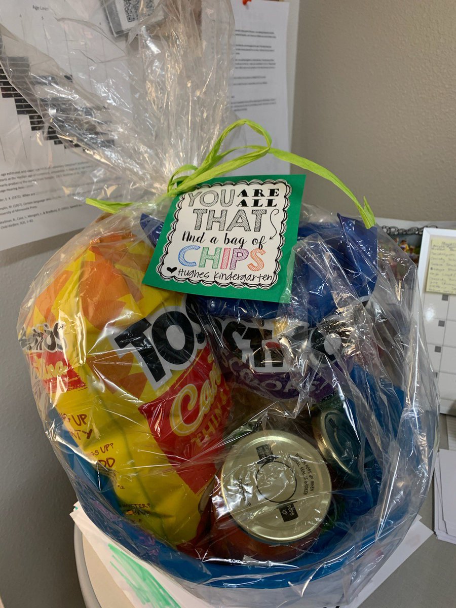 Heather_Green79's tweet photo. A huge thank you to @hugheselem kinder team for our treat! The Furr kinder team devoured it during our PLC! https://t.co/HOIuZ4zjWy