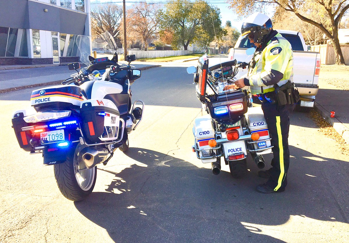 SPSTraffic's tweet photo. We worked with our friends from @RCMPSK traffic services this pm and charged more than 30 drivers with cell phone offences. 1 car was impounded as it was the drivers 2nd offence in 12 months.  So far this month, over 150 drivers have been charged in the city for cell phone use. https://t.co/1VUc3BWDl6