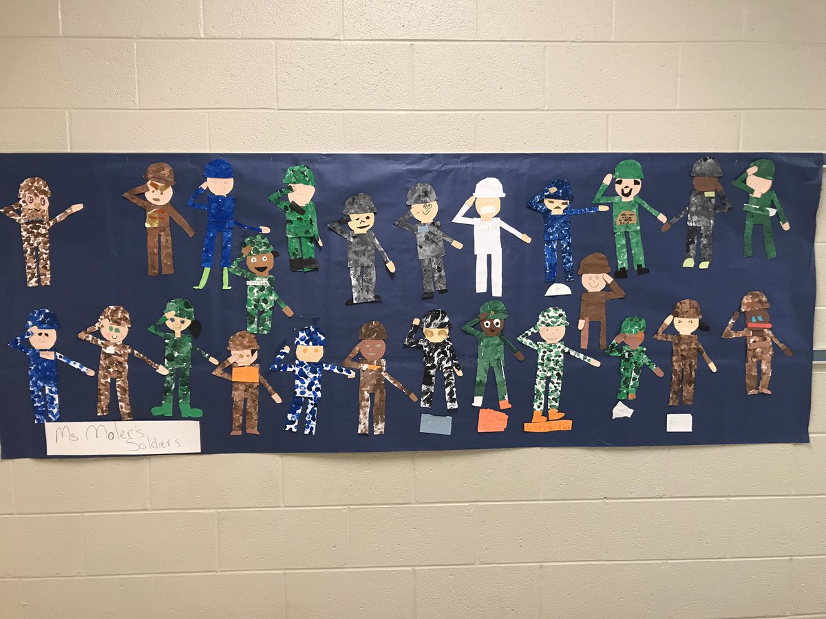 ThisisASchultz's tweet photo. More 2nd grade soldiers and kinder garden patriot flowers! @penn_panthers  #VeteransDay https://t.co/7TAnwTBrwp