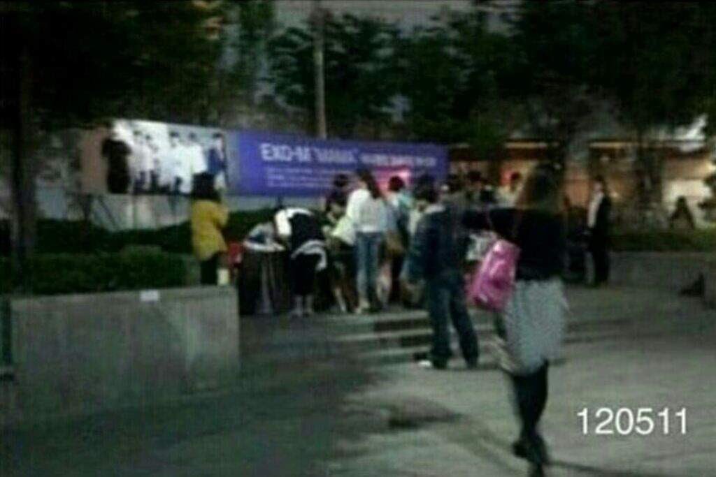 EXOReceiptsAcc's tweet photo. EXO's first fansign in 2012, only 18 people attend their fansign.
@weareoneEXO https://t.co/bctDoVCVNK