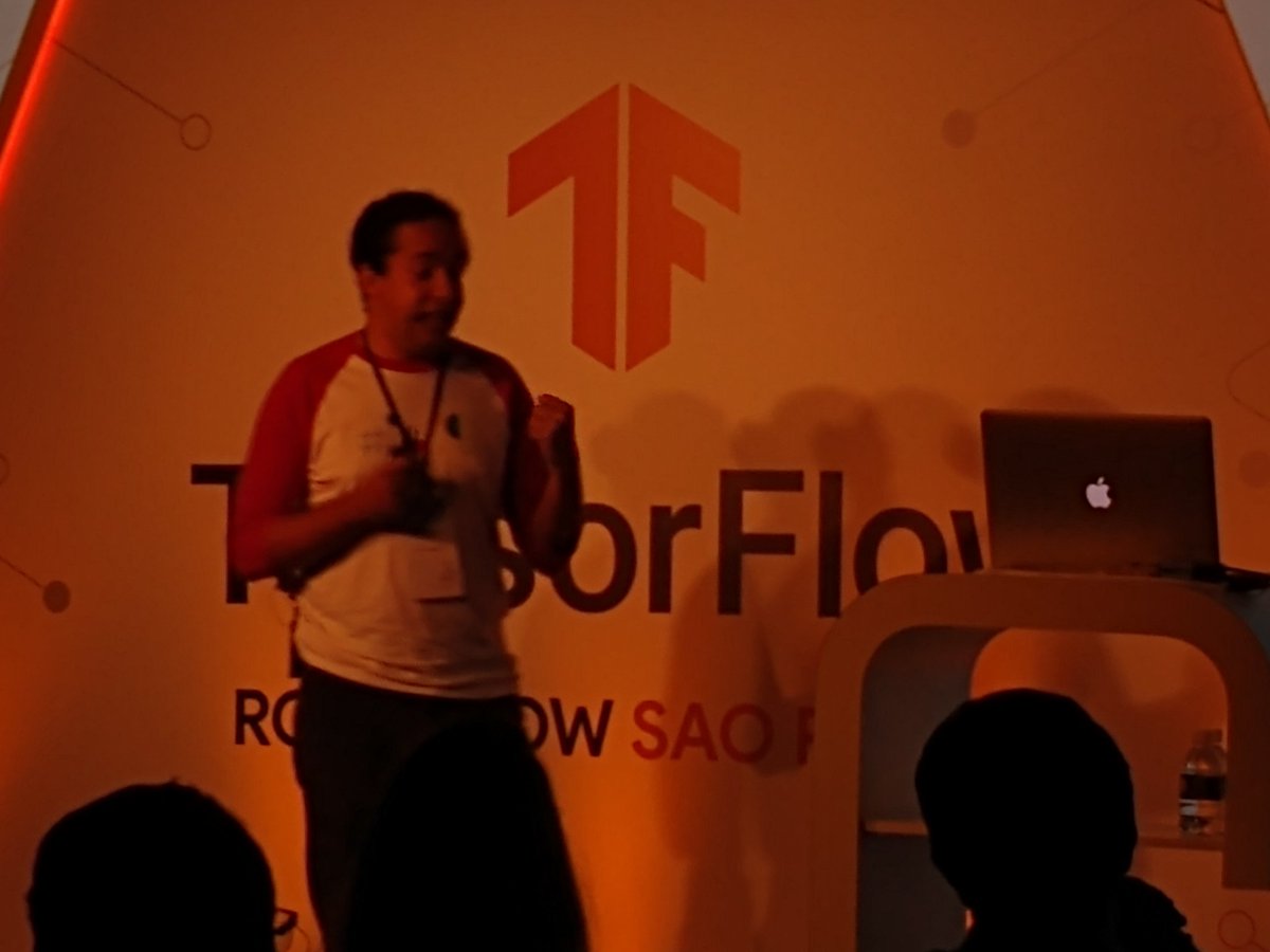MarcioPersona's tweet image. Today at #TensorFlowRoadshow #SaoPaulo. I met old friends, had fun and learned a lot about #MachineLearning. #GreatDay!