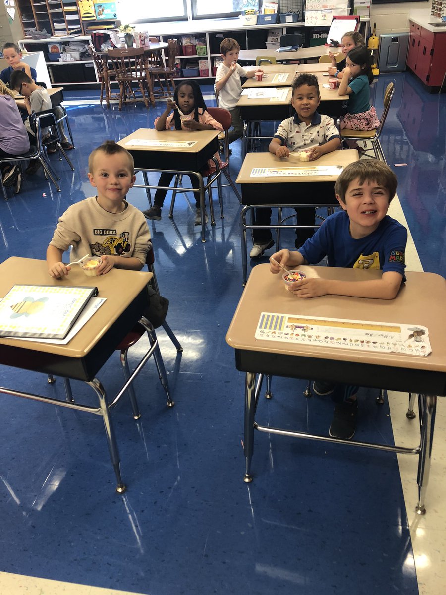 MrsCibellis's tweet photo. They did it again! Everyone got an 80% or higher on their Unit 3 Fundations test! Ice cream and Italian ice to celebrate! #whyiteach #stewshines #sesdproud https://t.co/H8rk5PNnQR