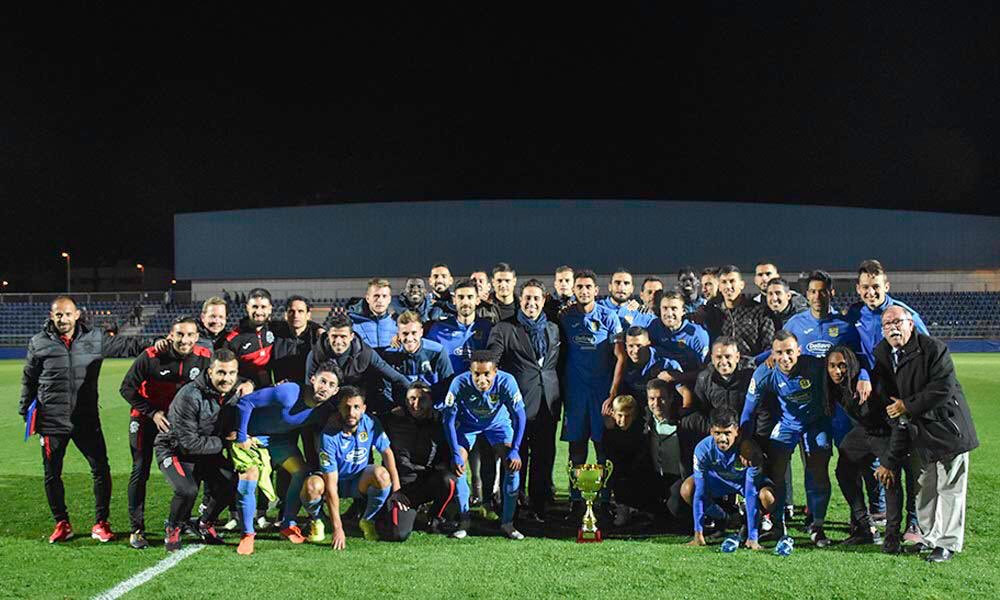 Fuenla's tweet photo. 🏆 ¡Campeones del Trofeo #FiestasDeFuenlabrada2019 tras vencer al Real Zaragoza! #SomosFuenla #OrgulloHumildad https://t.co/wp6Ref6V7K