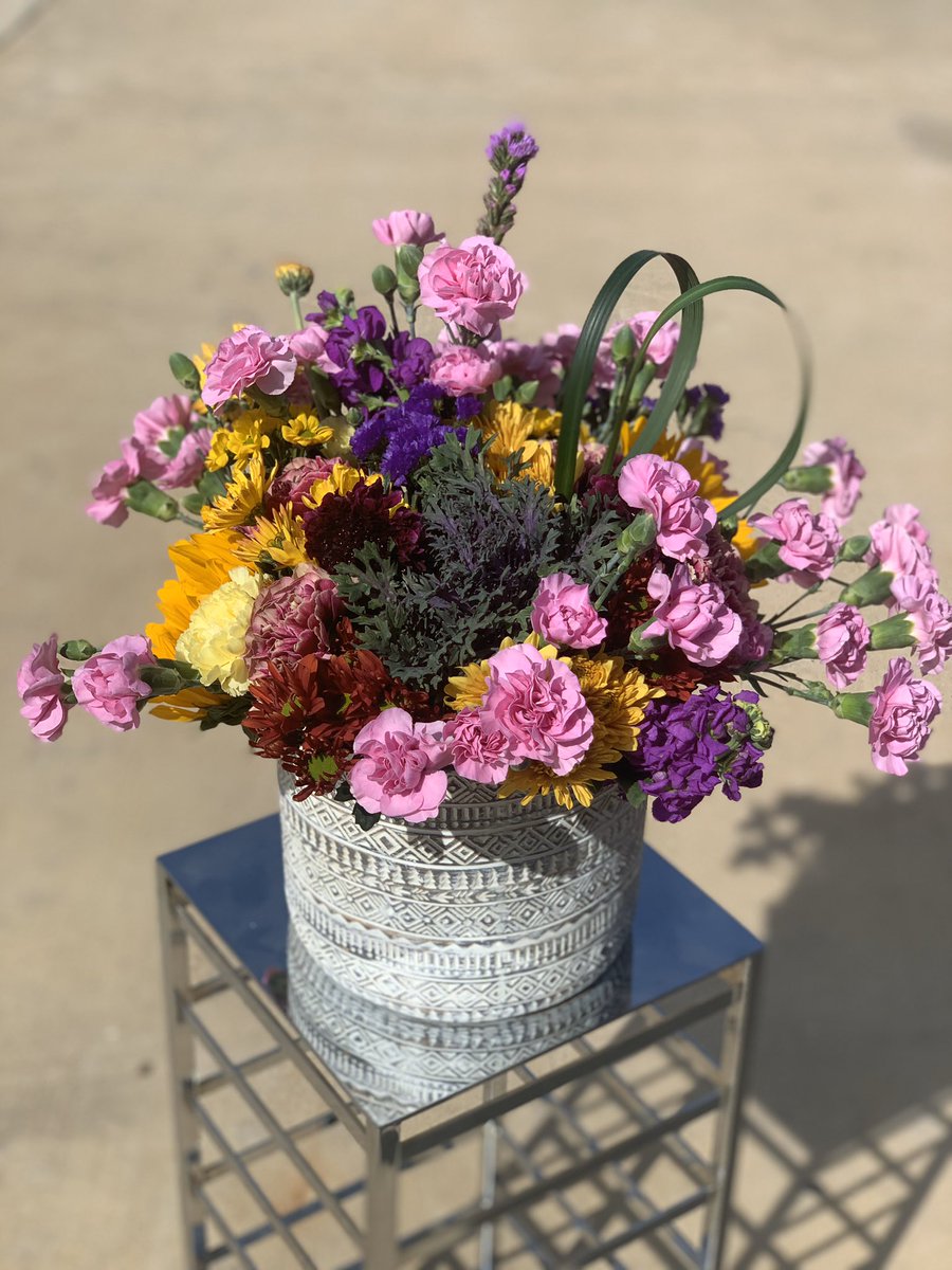 AChisomFloral's tweet photo. Flowers from today’s deliveries #anthonychisom #andysflowerstudiotyler #anthonychisomfloral #flowers #flowerstagram #dallasfloraldesigner #tylerfloraldesigner https://t.co/dqYsWDmaX2