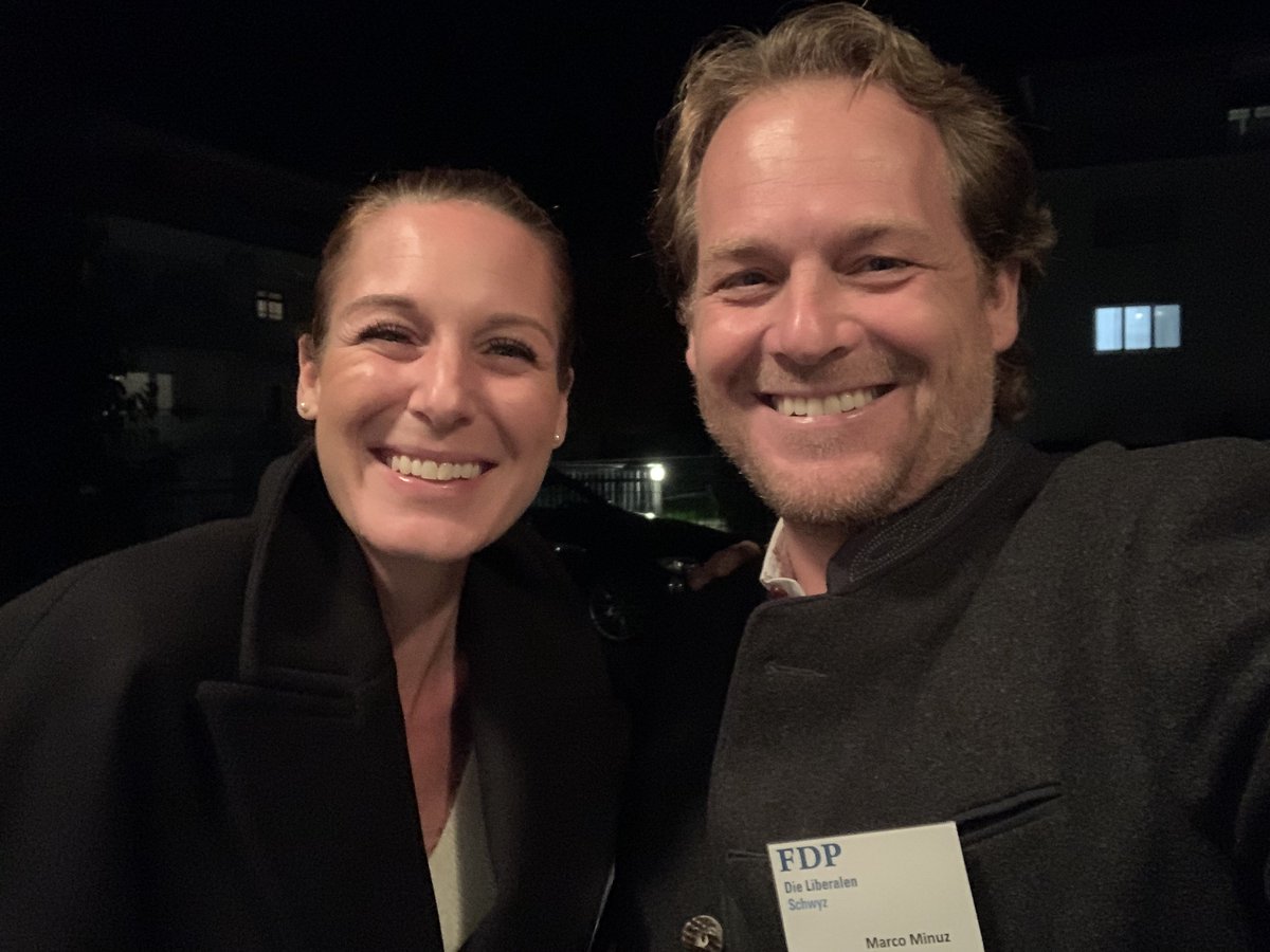 MarcoMinuz's tweet photo. Heute Abend mit Danielle Brunner in Altendorf von Tür-zu-Tür. Wenn man's in der eigenen Nachbarschaft macht, gehen die Gespräche gerne mal bissl länger. Danke, Danielle! 😀
#jetztFDPwählen #Mobilisierung #WahlCH19 #WahlenCH19  #CHwill #TürzuTür #teamFDP #Altendorf @FDP_Liberalen https://t.co/cFaQc4ntyA