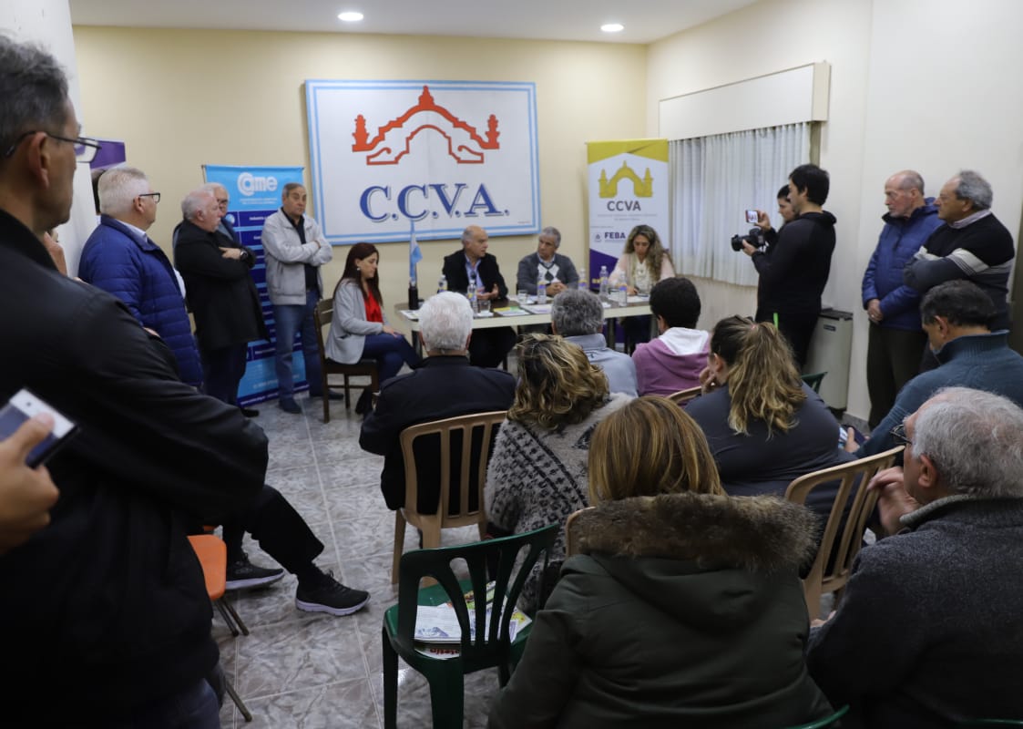 Tampoco desatendemos la situación de los comerciantes e industriales de Valentín Alsina, el motor de esa localidad. Con ellos también conversamos acerca de lo que hicimos y lo que debemos seguir haciendo para favorecer el crecimiento de sus negocios.