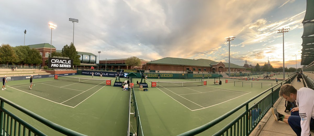 I’ve said it before but gosh I need to watch more college tennis. This atmosphere is amazing for everyone, including Jubby! #PaulJubb