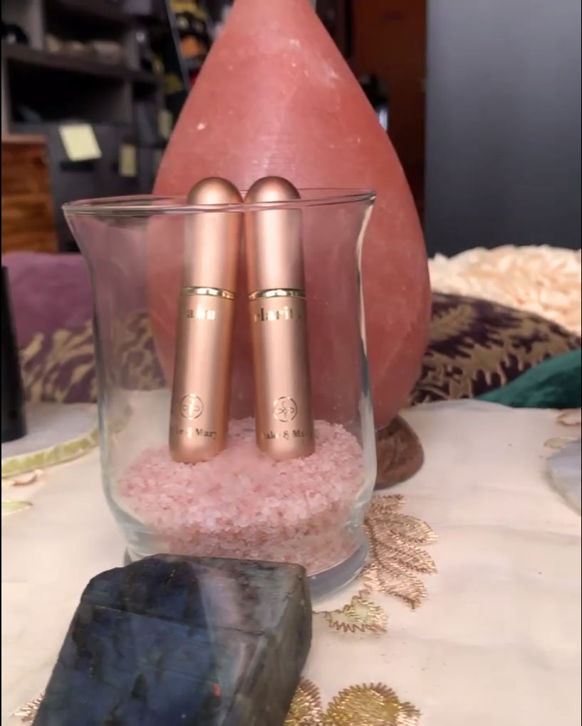 phytoherbals's tweet photo. ✨LOCAL• CONSCIOUS • HIGHLY INSPIRED✨
We are so grateful to now be offering @themakeandmary high quality CBD beauty line at the shop! These products radiate pure goodness all around, as does the creator/founder Yvonne Perez Emerson ✨🌿✨ https://t.co/zB1CgON4gZ