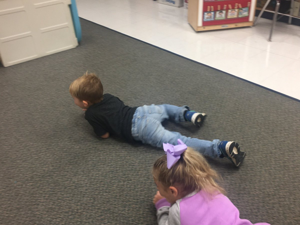 MrsLindsey2's tweet photo. New Riegel PreK working on Gross Motor and Reflexes with SMART. #actg #NCOESC https://t.co/4Y6I26i2yn
