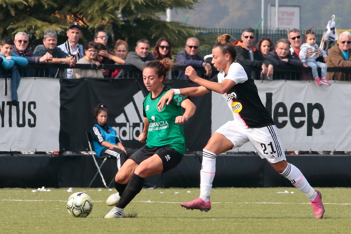 Photos from @JuventusFCWomen vs <a href="/florentiasangi/">SANGIMIGNANO FC</a> 

More photos at bdzsports.com/2019/10/16/juv…

📸: N. Kaceli