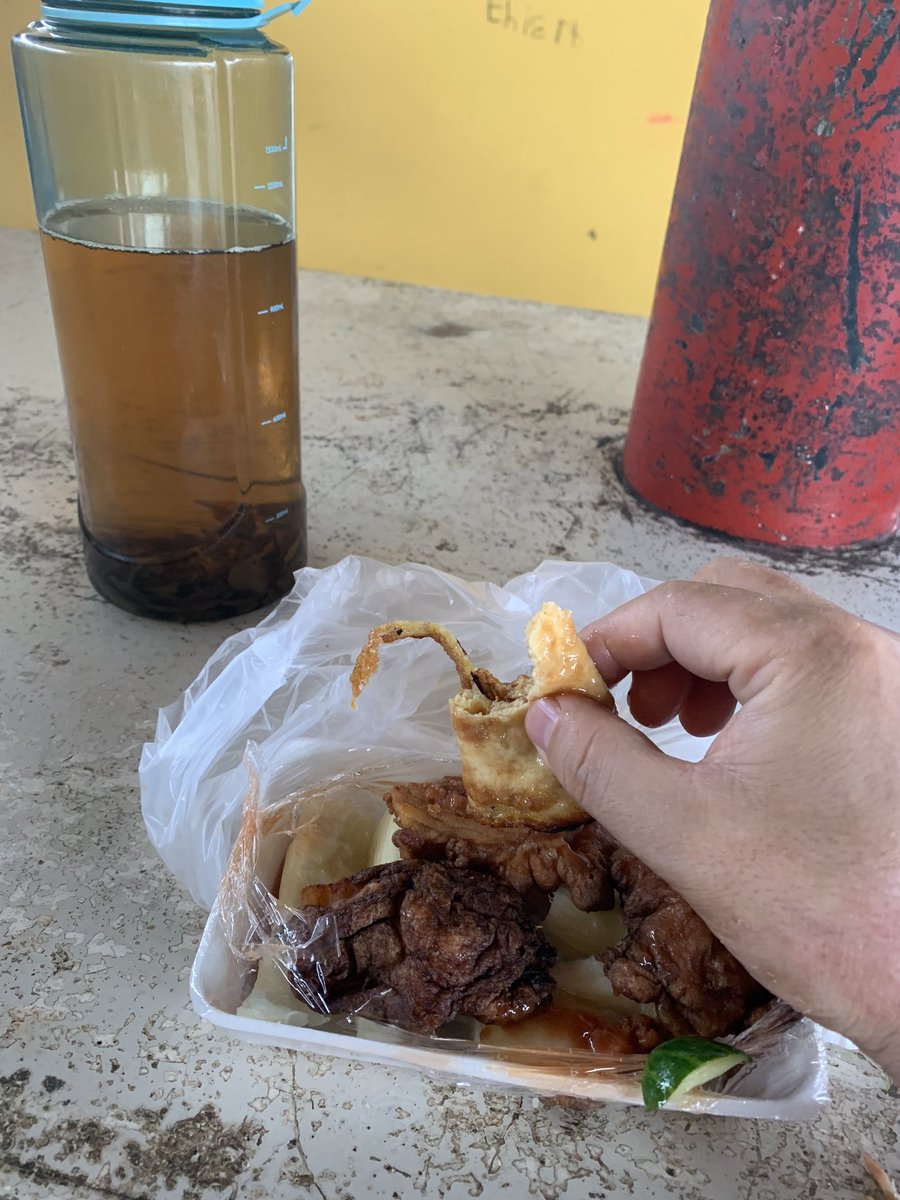KUI__YANG's tweet photo. 我宁愿呆在这种看起来蛮荒的小岛，吃简单的食物住简陋的房子过简朴生活，也坚持不回故国。
我不愿意待在一个说话都会有牢狱之灾的地方，我自小便憎恨强权，对，憎恨！
吃饱穿暖很简单，而“免于恐惧的自由”才是脱开动物性后的最重要权利。 https://t.co/5JK3uwwq0J
