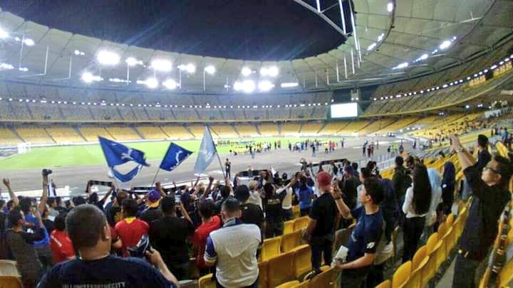 PapaQQs's tweet photo. 17.10.2019
Happy 3rd Anniversary @ShahAlamAntlers !
#AllUniteForTheCity
#AUFTC
#AntlersAnniversaryMonth
#AntlersTurns3
#Antl3rs
#AntlersMonth
#OctoberAntlers #ShahAlamAntlers
#ShahAlamFinest
#ShahAlamTakeover
#RunSAC
#BiancoAzzurroPerSempre
#MyCityMyPride
#SAAFC https://t.co/zpYyHynY2J