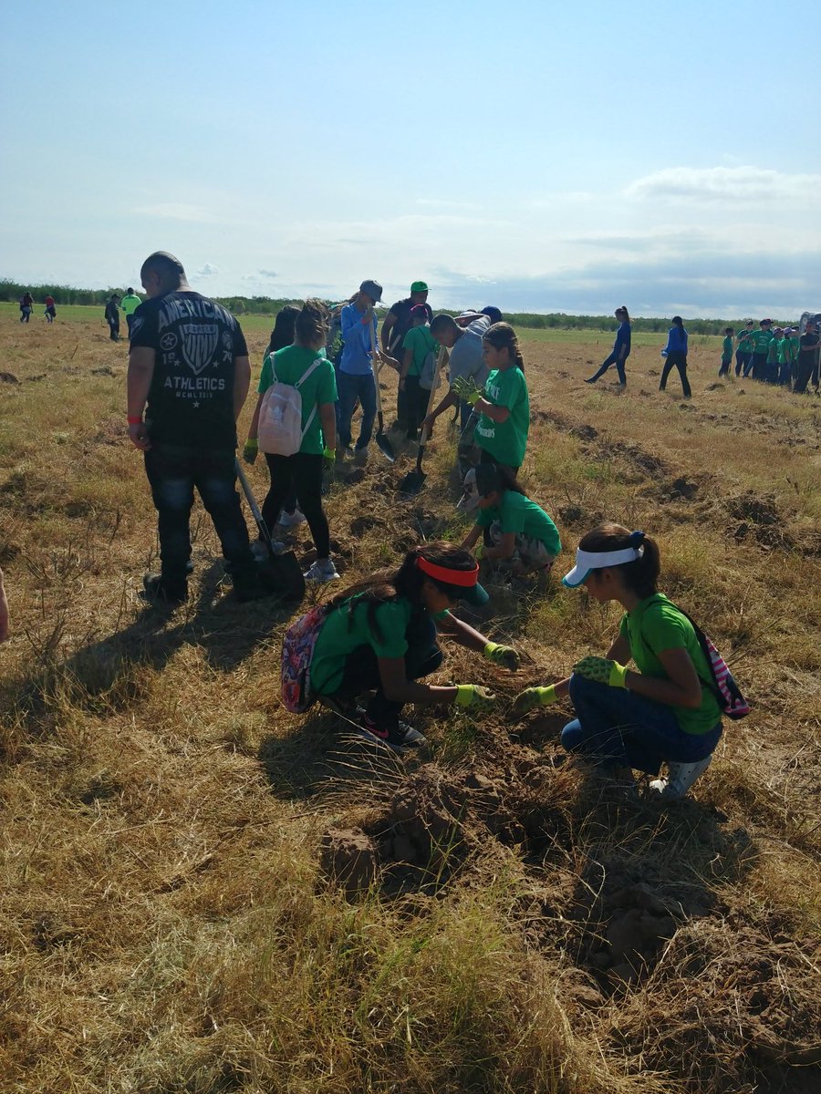 mariled12's tweet photo. What a great experience our 5th graders had at Rio Reforestation in Sal del Rey. 
#StuartElemantary #theplacetobee
#HCISD https://t.co/o8zE4vbU7y