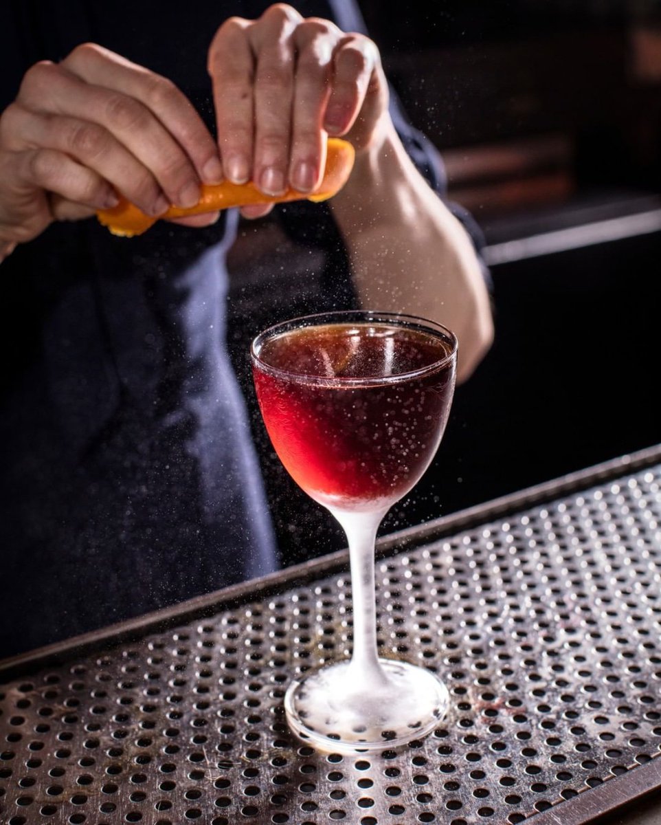 MasonAndBirch's tweet photo. How do you get through your hump days? 

📸: @ericmedsker

#MasonAndBirch #MensGrooming #MensSkincare #Dapper #Gentleman #Mixologist #Cocktail #CocktailPhotography #CocktailHour #Mixology #Garnish #CocktailPorn #Bartender #HappyHour #Bar #Celebrate #HumpDay #Wednesday #Gin https://t.co/0Rk1lMaIdJ