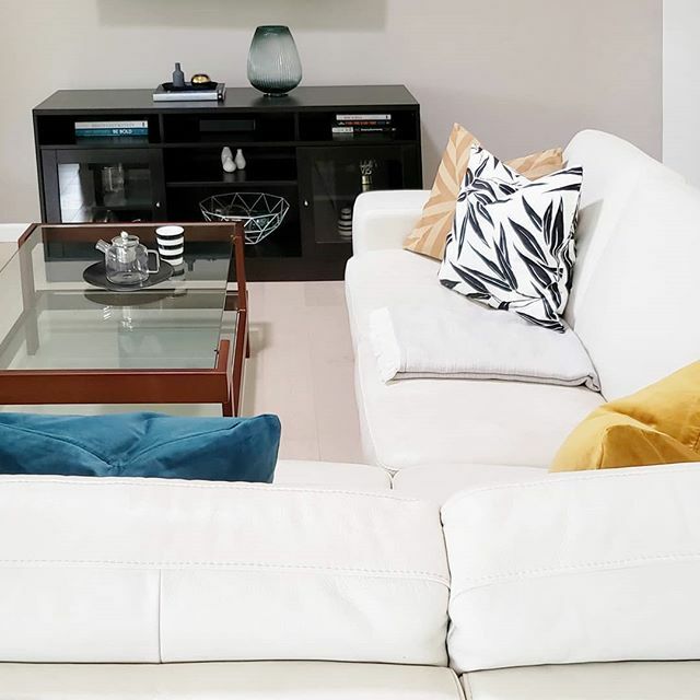 wdesignliving's tweet photo. Mood | For Fall 🍂
.
Minor color swap can totally change the vibe of a space.
.
Remember my living room? Look in my earlier post awhile back. I just changed the pillow covers, vases and a few of the accessories.
.
Design Tip: Invest in big furnitures … https://t.co/GAjRD1czLL https://t.co/QkTakHVumb