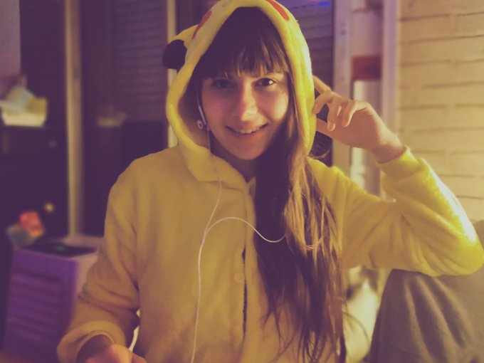 Ça y est il fait froid ❄️ combi #pikachu 🤗 bonne nuit mes loulous 💋 https://t.co/uR0inERfPY