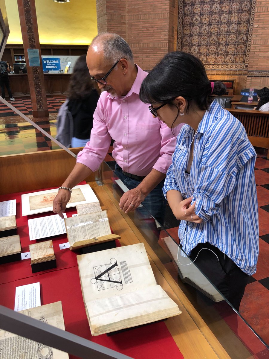 UCLALibrary's tweet photo. Behind the scenes! π
Special Collections installing an exhibit of Leonardo da Vinci's manuscripts and drawings (facsimiles). Come by the Powell Rotunda and check it out!
#davinci #powelllibrary https://t.co/Am2TQ5f4LL