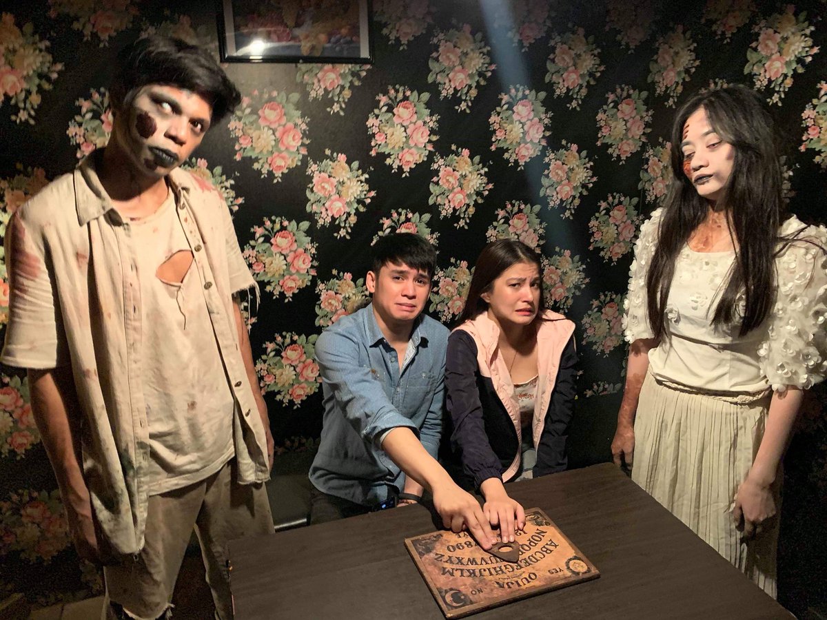 UnangHirit's tweet photo. Horror adventure ba ang hanap n’yo this November? Subukan ang inyong tapang sa isang immersive theatrical horror attraction — ang Bahay Trese!

Kumusta kaya ang naging experience ng StarStruck stars na sina Kim at Lexi? 😱 #UnangHirit https://t.co/o2CHrqxrqh