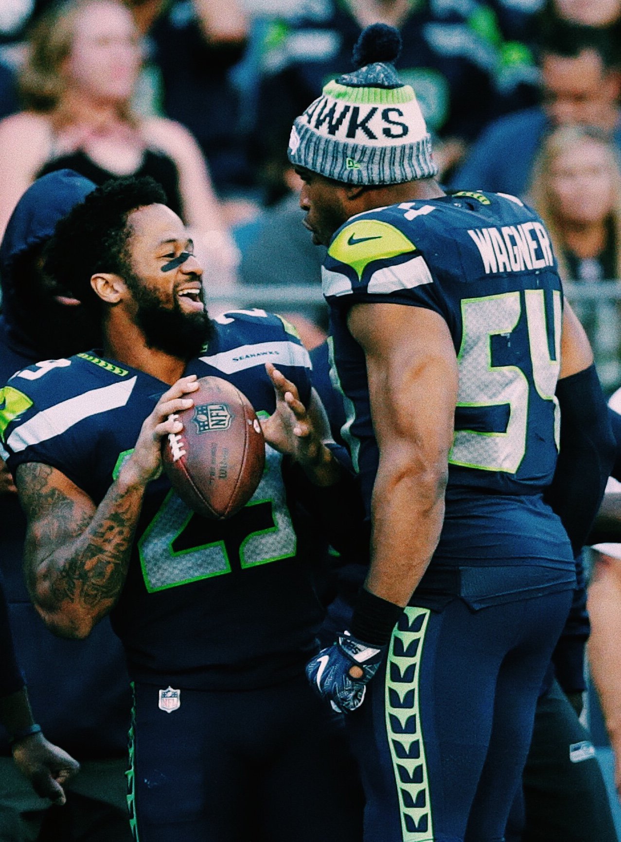 B/R Gridiron on X: 'Bobby Wagner says Seahawks fans should welcome Earl  Thomas back on Sunday: “He's a legend here.” Wagner wants to swap jerseys  with his former teammate ✊  /