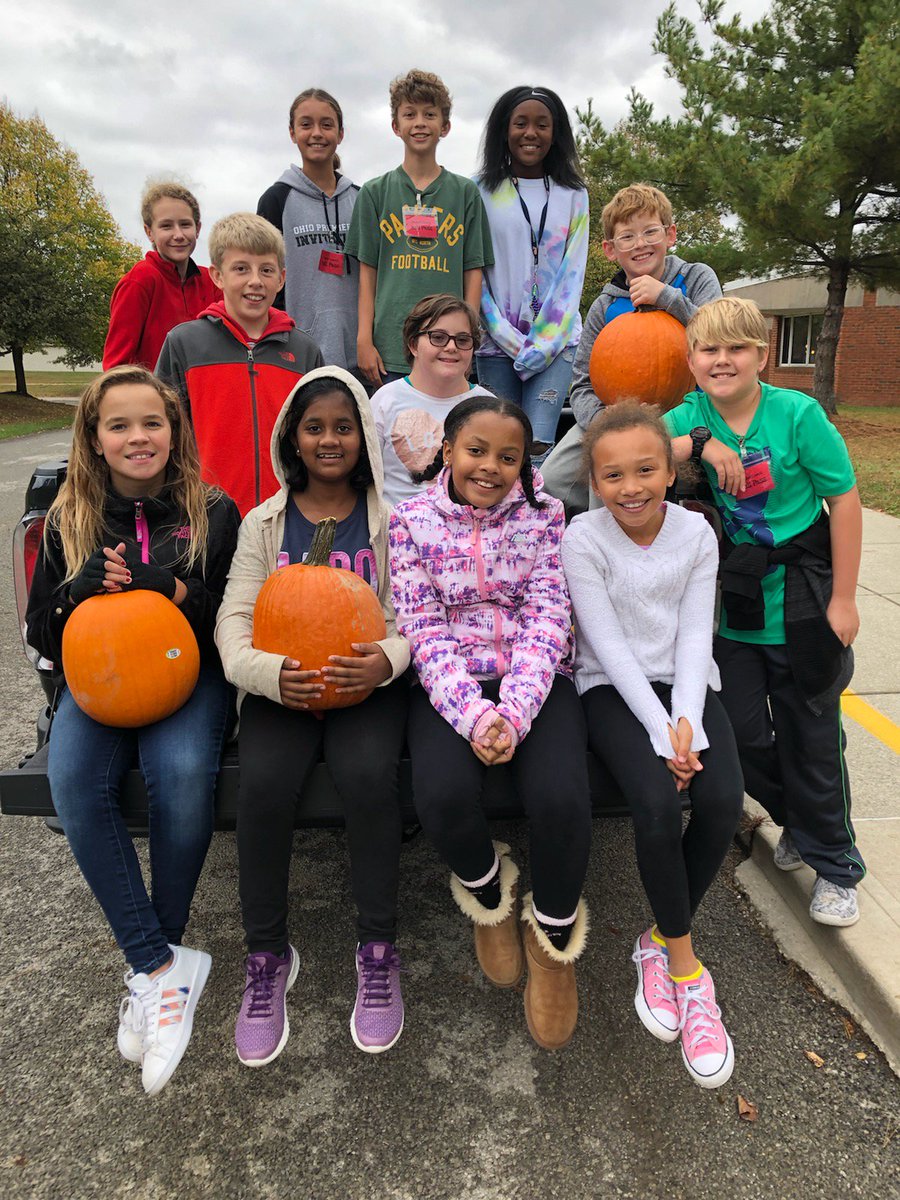 Student council helping to decorate for fall! <a href="/Joannie_Long/">Joannie Long</a> I am thankful for your leadership and how you empower our kids to change the world! <a href="/WoParkSharks/">Worthington Park Elementary School</a> #ItsWorthIt