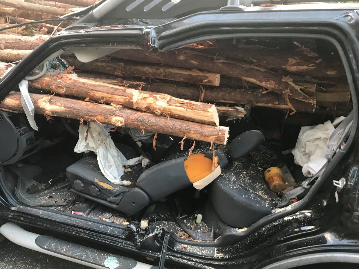 GAFollowers's tweet photo. A driver in North Georgia escaped death this week after logs slid off of this truck into the driver's windshield. Luckily the driver left with minor injuries. https://t.co/smYAOJT9nW