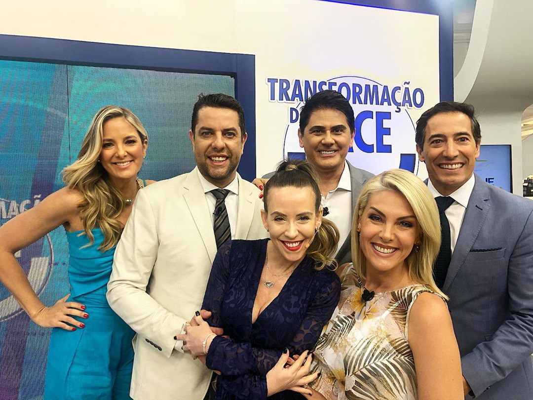 Equipe formada!!! o @transformacaodaface de hoje foi emocionante foram 2 meses de mudanças para conseguirmos chegar ao resultado que nossa transformada esperava! Obrigado <a href="/hojeemdia/">Programa Hoje em Dia</a> , por estar ao nosso lado neste projeto, <a href="/recordtvoficial/">Record Oficial</a> por nos dar total apoio, equipe...