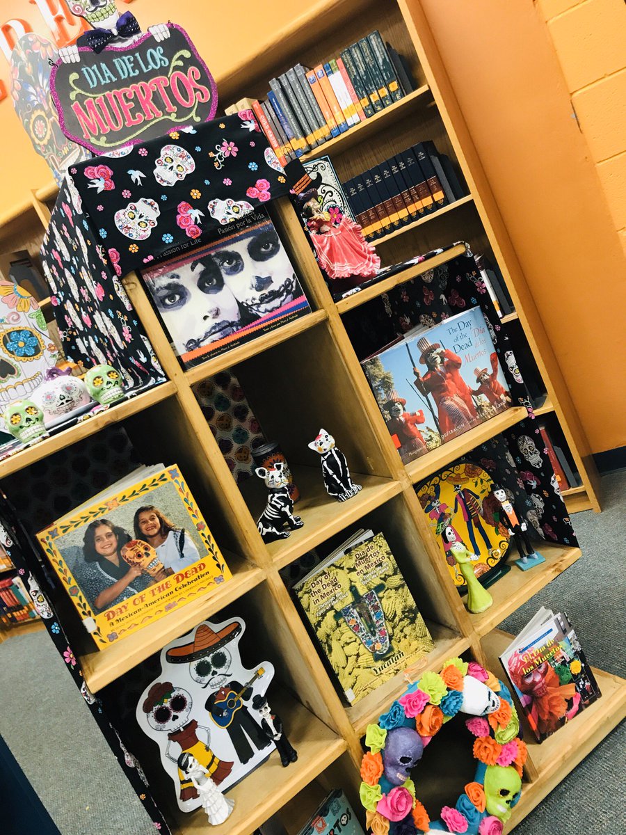 South_Library's tweet photo. Our October book displays are ready to be checked out. Popular Teen Reads, How Do I?, Cancer Awareness, Read If You Dare and Day of the Dead. #HCISDstories #HawkPride #ReadABook @HCISDLibraries https://t.co/jeCPDclotD
