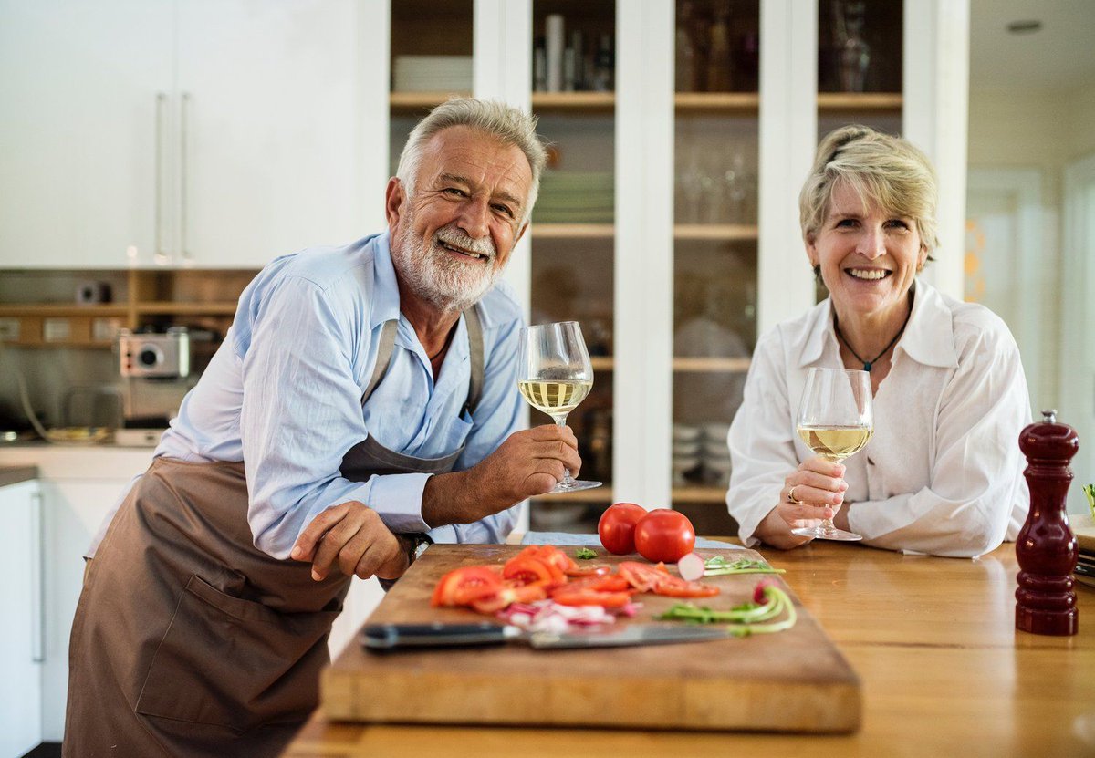 CareZare's tweet photo. #Aging comes w a variety of challenges, but we may not always consider the act of eating to be an obstacle. Here is a list of 10 common triggers associated w loss of appetite &amp; how you can help your aging loved one to enjoy eating again: https://t.co/SMBEPNQDYB #caregiving https://t.co/vPq5aEvDN2