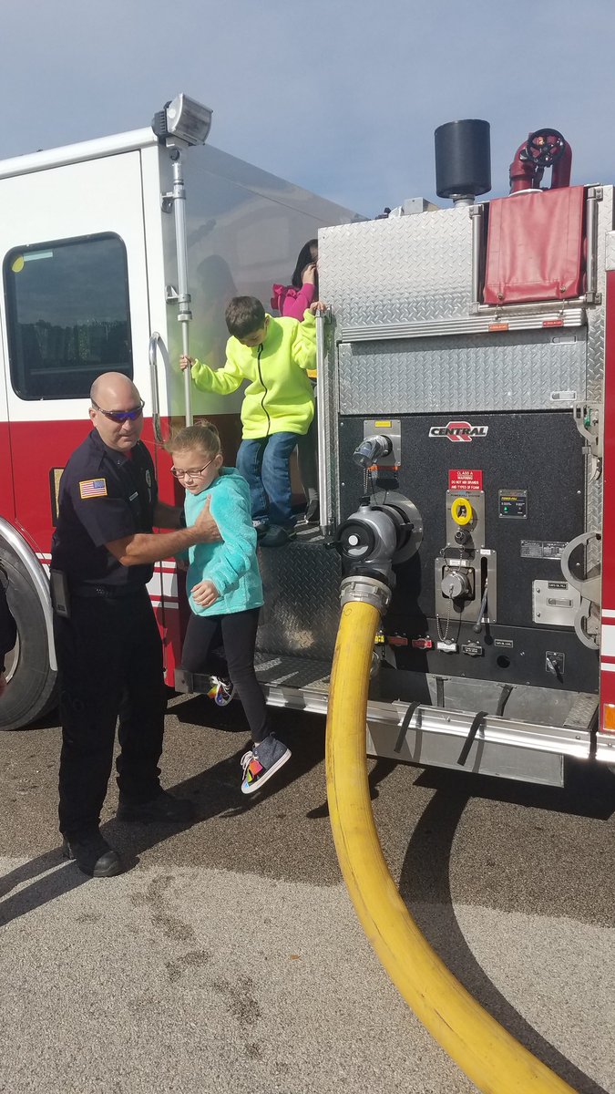 teachingNrm209's tweet photo. Had a great time exploring the 1st responders equipment today #thinkbiglampasas @LampasasISD @LampasasTCE https://t.co/tRqZ3fyytc