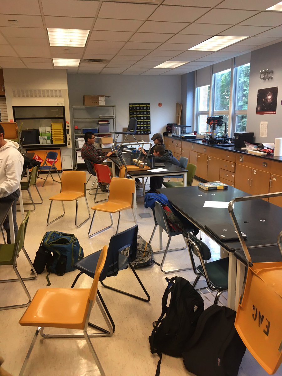 Spent some time thinking about last years challenge at today’s practice.  Lots of unique ideas and collaboration between the team #omgrobots #stem #newideas <a href="/FIRSTweets/">FIRST</a>