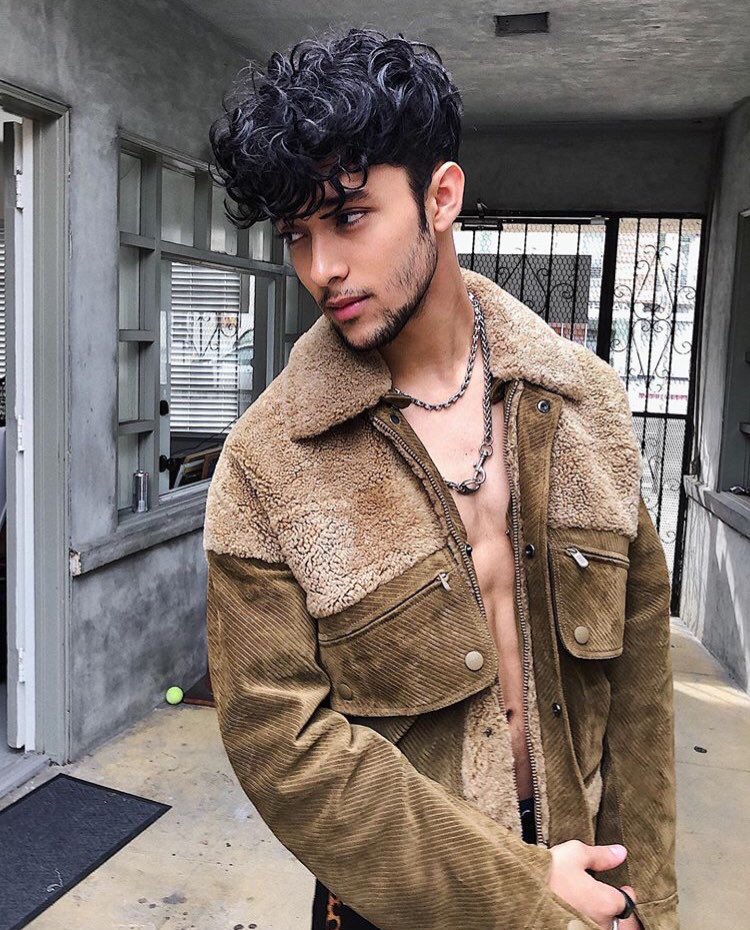 selflessjoel's tweet image. Bless Joel for finally letting his facial hair growww 🙌🏽🙌🏽🙌🏽