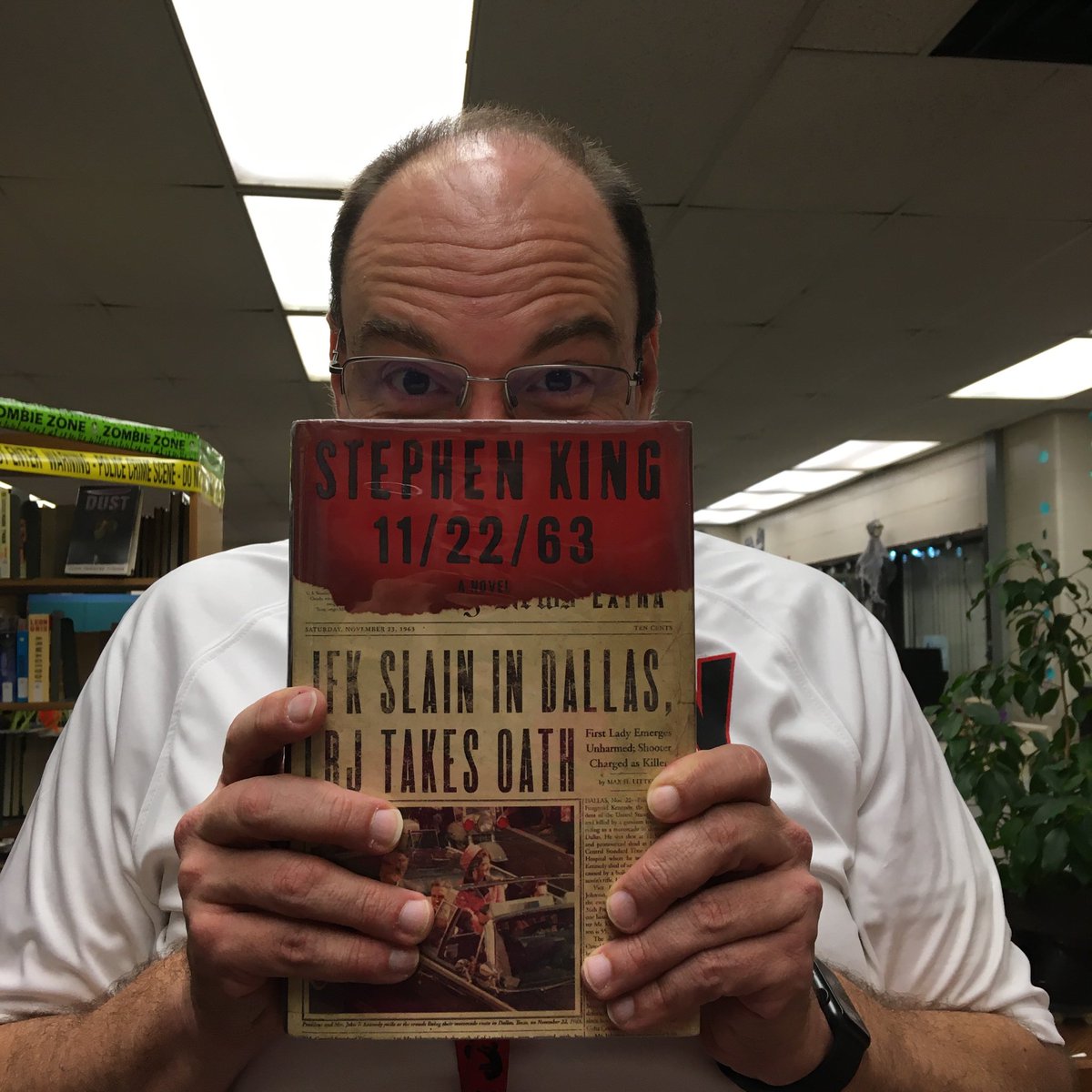 library_jhs's tweet photo. β¦@MFernVaderβ© #bookselfie #jeffreadsweek https://t.co/fisEzH84ii