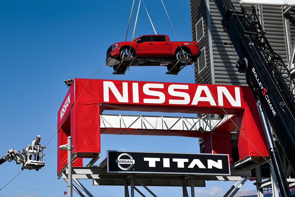 CornwallNissan's tweet photo. New 2020 #NissanTITAN adds style, strength to #Nashville skyline - Bold new 2020 #TITAN carefully craned atop @NissanStadium #NissanMotor #CallingAllTitans ” https://t.co/rEE2U3MlO9 https://t.co/78mijHuywu