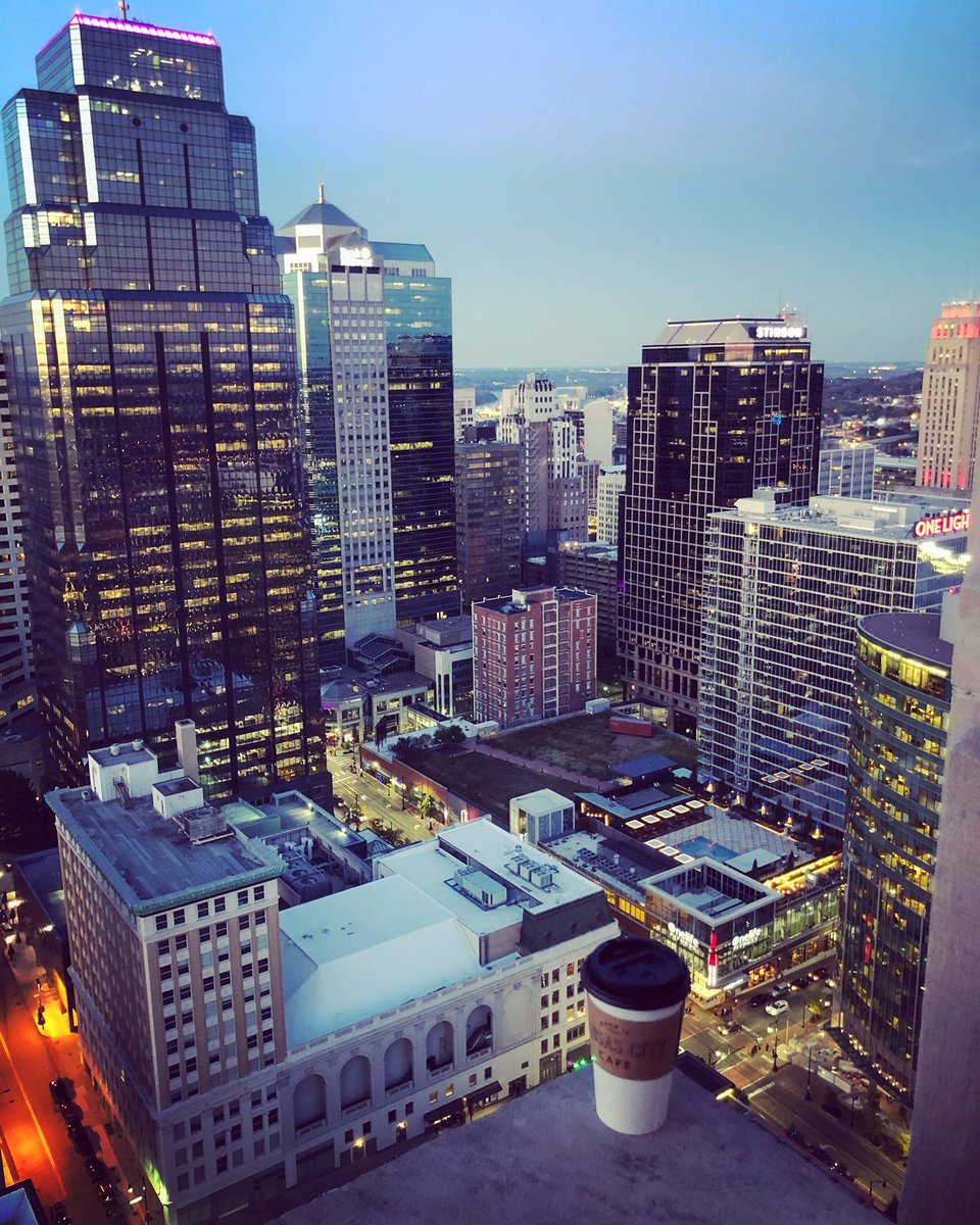 KrownCityKing's tweet image. Coffee on the roof. #KansasCity #DowntownKC #CityOfFountains #KCMO