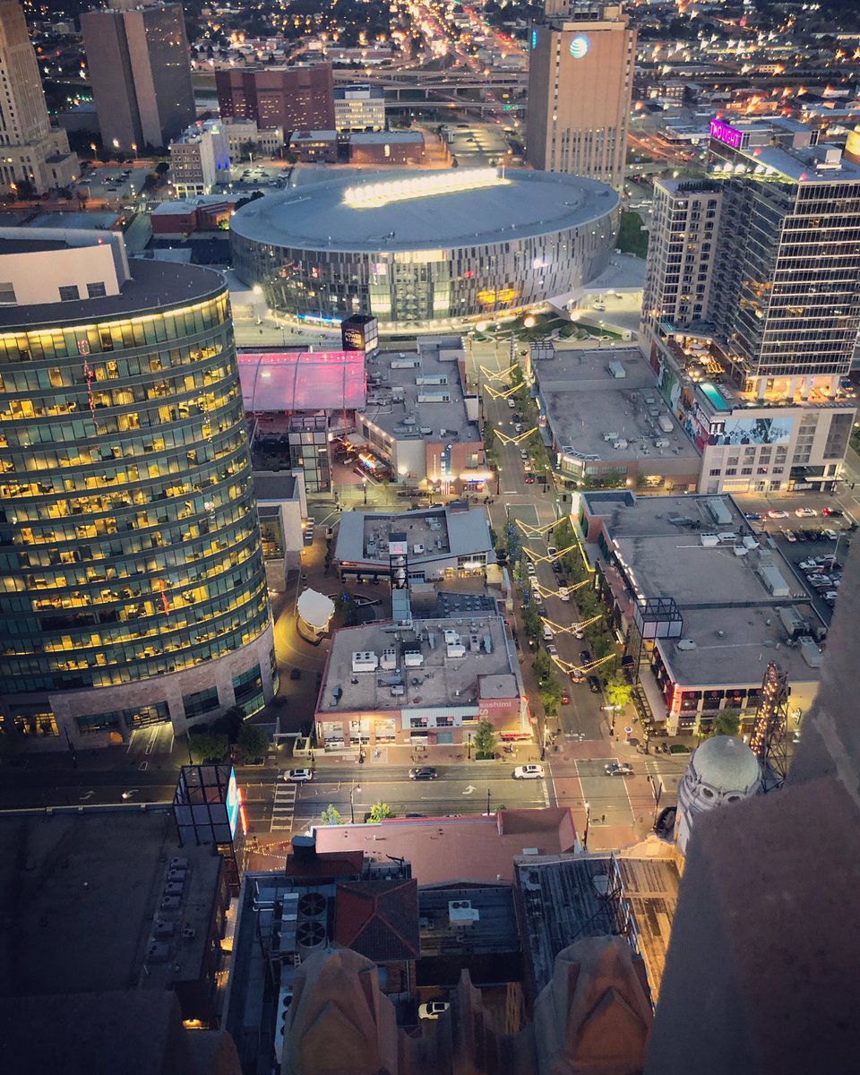 KrownCityKing's tweet image. Coffee on the roof. #KansasCity #DowntownKC #CityOfFountains #KCMO