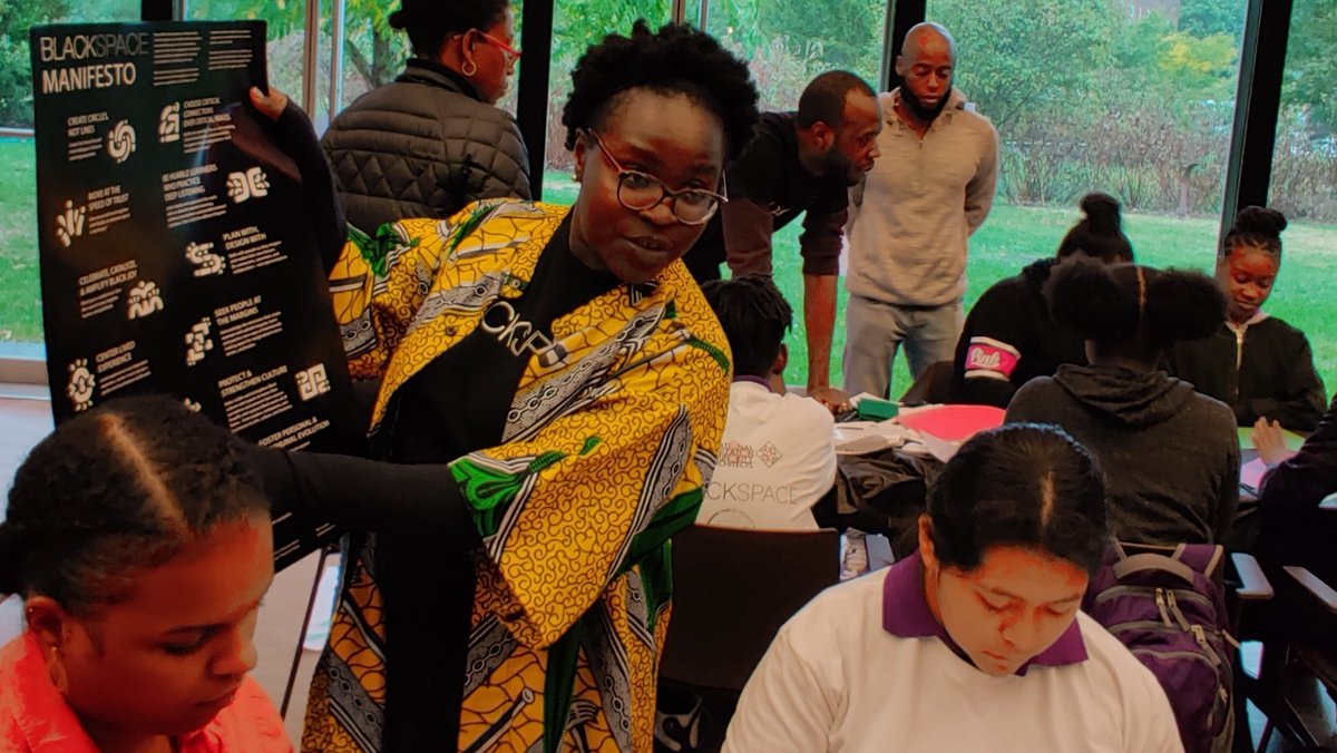 jgmoore's tweet photo. For the #blackathon teams of students from @motthallbridges were tasked with reimagining the Weeksville site as a BlackSpace for the future. @blackspaceorg donated $1000 to the winning team for use by their school for future programs.
#blackspace #noma19 #brooklyn ✊🏾🌱 https://t.co/HjUfkk96MQ