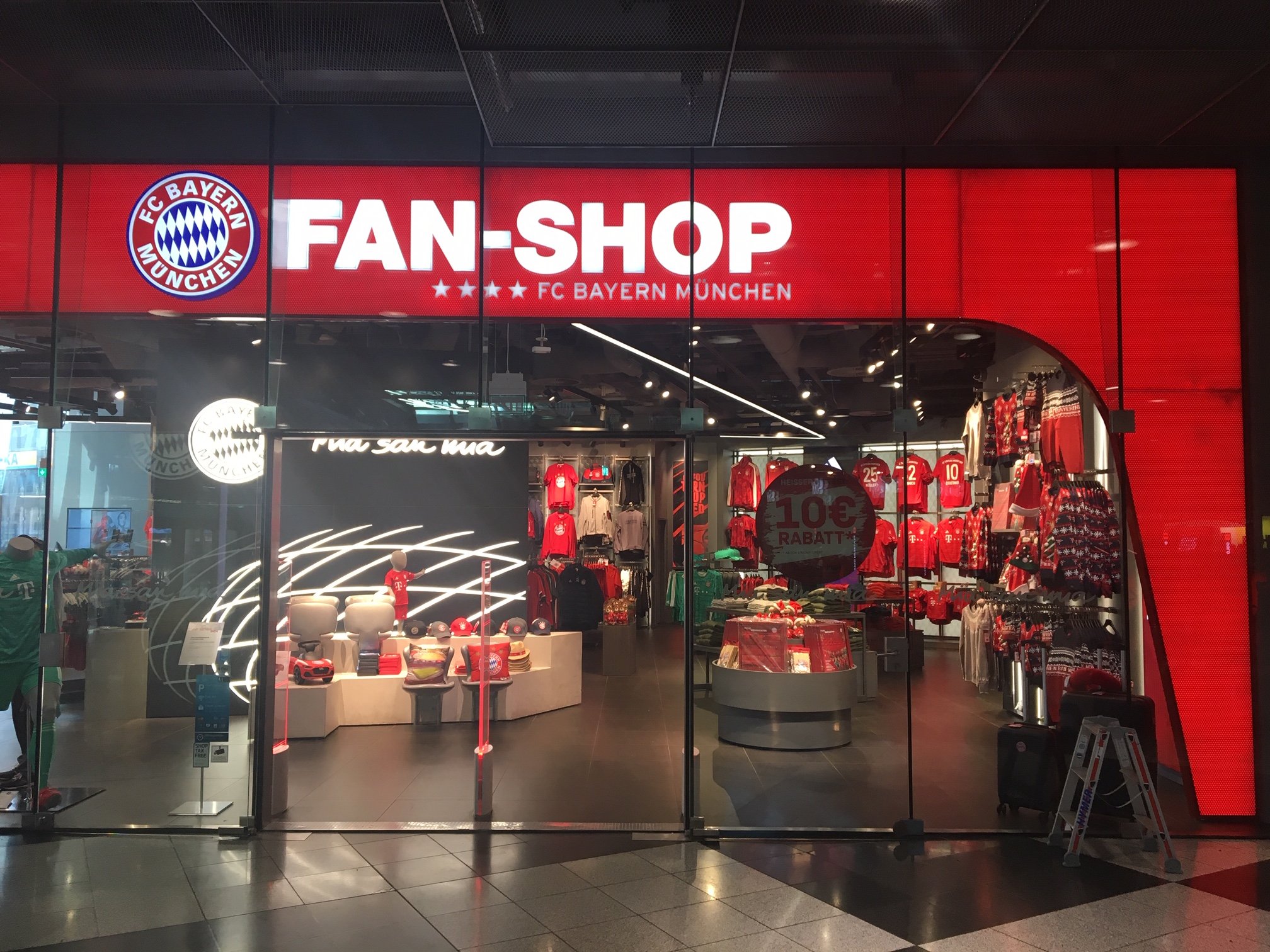 Mia San KW Official Bayern Munich Fan on Twitter: "At the FC-FanShop yesterday at the Munich Airport #munich #munichairport #FCBayern #FCBayernUS #miasankw #MiaSanMia https://t.co/ECG4EzERcL" / Twitter