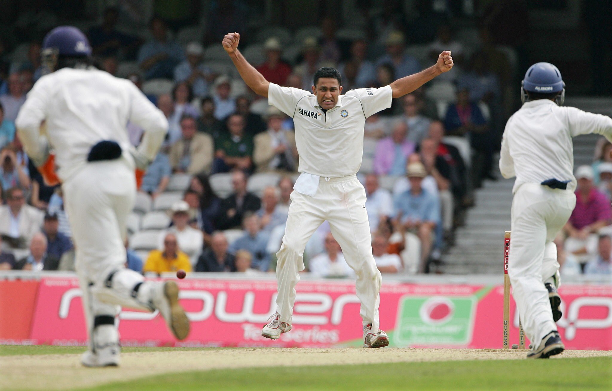 Happy birthday Anil Kumble!

6  1  9  Test wickets 3  3  7  ODI wickets  