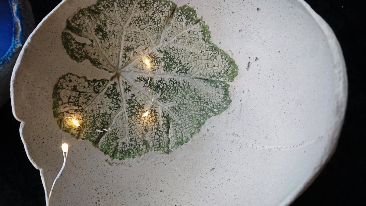 OderKunst's tweet photo. Beton Lichtschale 
#art #artwork #kunst #beton #betondeko #betonoptik #betondesign #mayagold #Lichtschale  #schale #schalen #walnuß #puzzl #puzzelspiel #puzzelteile #hobby #Hosta #funkie #hostafunkie #blätter #blatt #schale 
https://t.co/EoBbuQEVuU https://t.co/0ZCO38TIjk