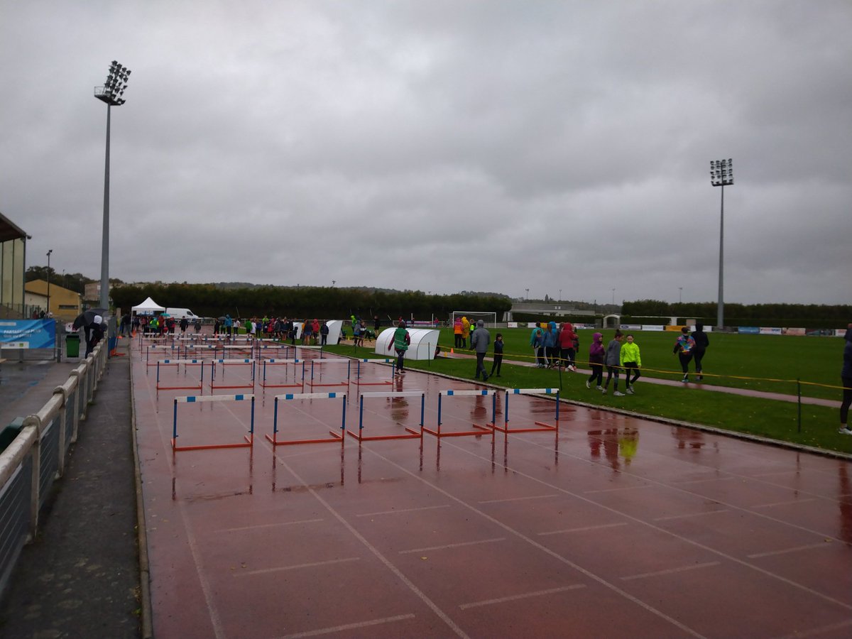 La pluie ☔ n'a pas découragé les 250 élèves pour participer aux départementaux <a href="/unss/">UNSS_National</a> <a href="/ornedepartement/">Département de l'Orne</a> #athletisme @acCaen. Impressionnant 👍