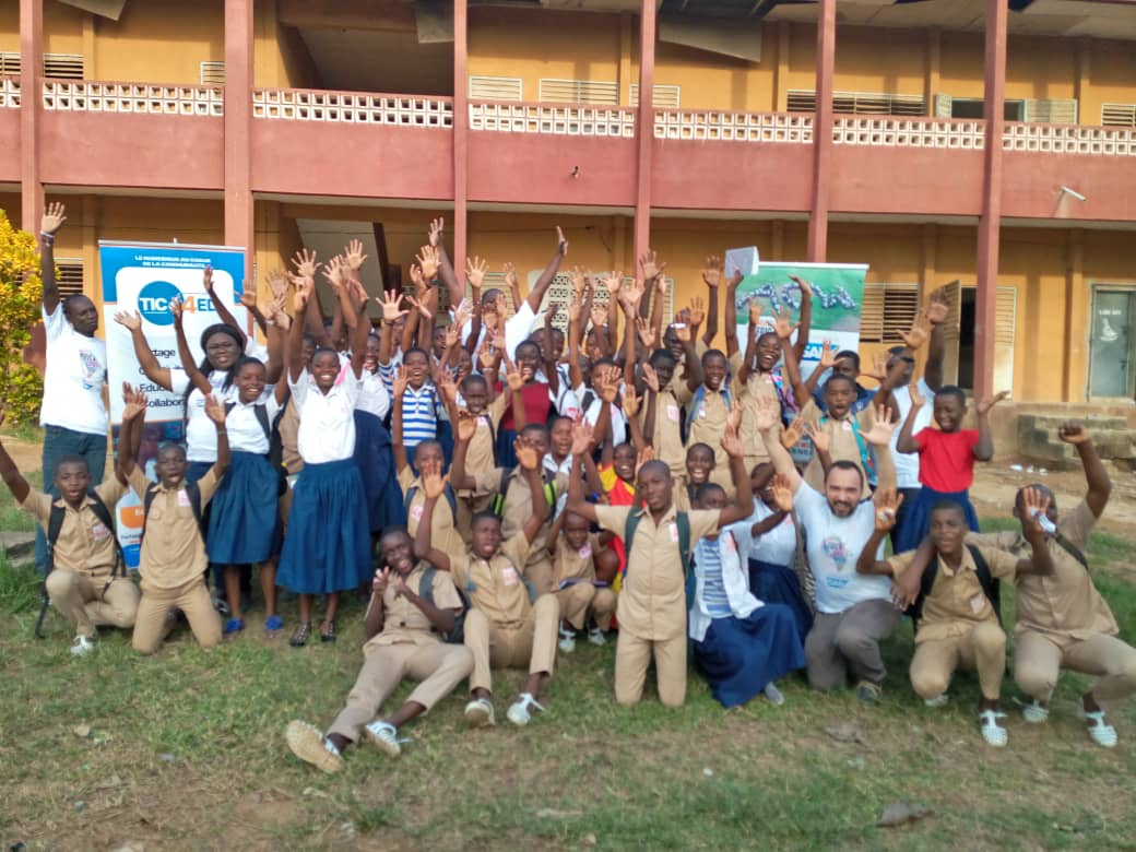 benmousse4's tweet photo. Nous avons animé des ateliers de formation sur #Scratch avec les élèves du lycée municipal Simone Ehivet Gbagbo de Yopougon.
#ACW2019, #AfricaCodeWeek, #Sap4good, #Jokkolabs, #Tic4ed. https://t.co/03wMjfO5fj