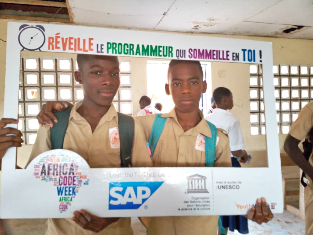 benmousse4's tweet photo. Nous avons animé des ateliers de formation sur #Scratch avec les élèves du lycée municipal Simone Ehivet Gbagbo de Yopougon.
#ACW2019, #AfricaCodeWeek, #Sap4good, #Jokkolabs, #Tic4ed. https://t.co/03wMjfO5fj
