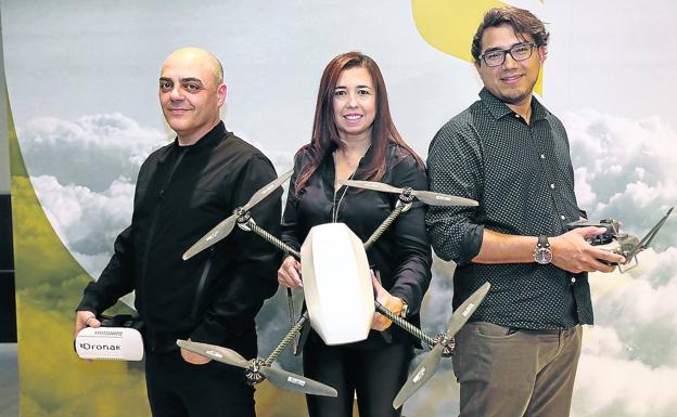 #Drones, robótica pilotada autónoma aérea, terrestre, acuática y marina para #Industria40. Nuestro socio @DronakSystems aplica y fabrica drones y batería que multiplicará xcinco su autonomía. #29_oct intervienen en <a href="/BVentureBilbao/">B-Venture</a> elcorreo.com/economia/drona… Vía <a href="/elcorreo_com/">El Correo</a>