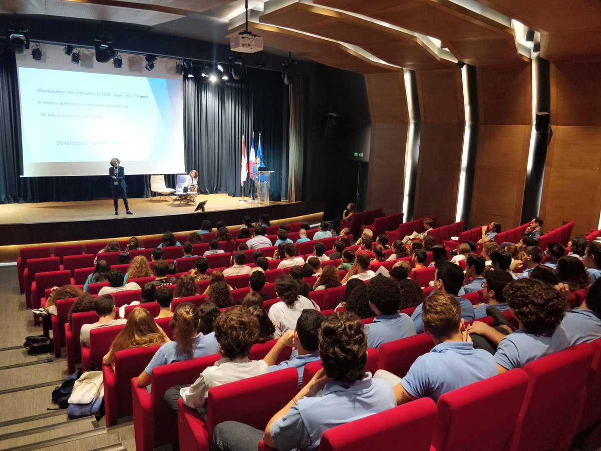 mariechamoreau's tweet photo. "L'avenir des métiers, l'orientation, vivre en France" : Conférence d'Elisabeth Gay, Attachée de coopération universitaire à Beyrouth (Liban), Salon Destination France @CampusFrance https://t.co/e3mBbzKBqC