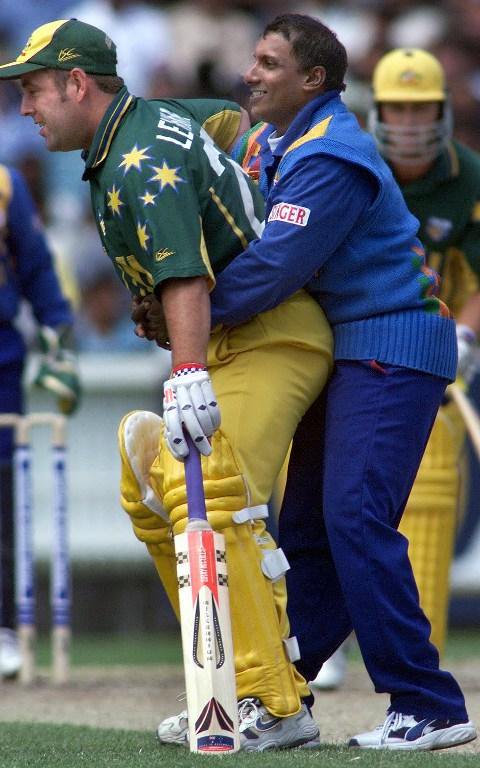 Then, came the time for Aravinda to rule World Cricket with his brilliant, yet orthodox strokeplay, scoring tons of runs all across the globe.Aravinda scored 1,188 & 1,212 runs in consecutive years in 1996-1997. Sharjah was one of his happy hunting grounds, along with Colombo.