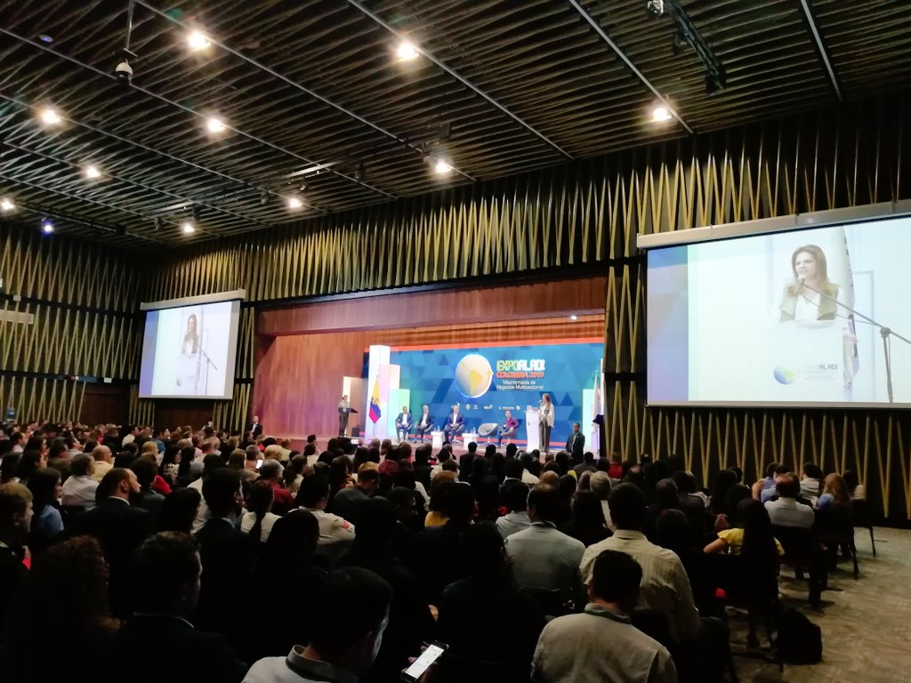 ALADI_SG's tweet photo. Con la presencia del Presidente de la Rep. de Colombia, @IvanDuque, autoridades e invitados, el Sec. General de la #ALADI, Alejandro de la Peña y la Presidente de @PROCOLOMBIACO, @FlaviaSantoroT inauguraron #ExpoAladiColombia, encuentro del comercio y la integración regional. https://t.co/PudW4jXFT8