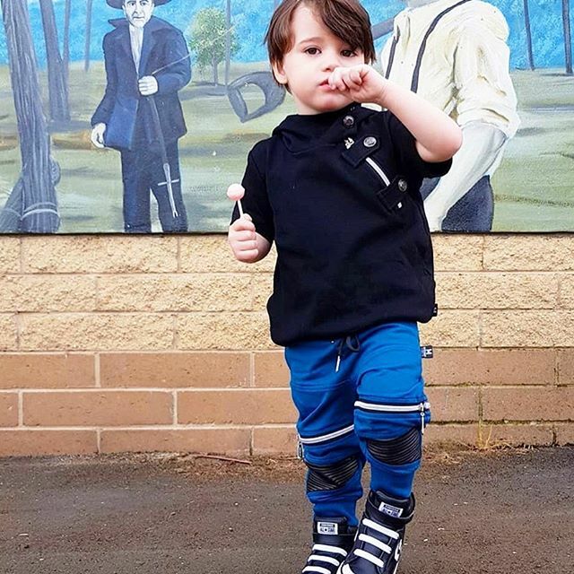 mischiefandco's tweet photo. .
Hope everyone is having a great day !! 🙂Handsome Jonah wears ‘The Crescent’ matched nicely with ‘Thrill Pl 2.0’ - Knee Leather Patch Jogger + Short Pants in Blue 💙
•
🛍Shop the look today and pay it later with #afterpayit and #sezzleit
👉www.misc… https://t.co/aNzxchayUs https://t.co/jh5IW5hV1C
