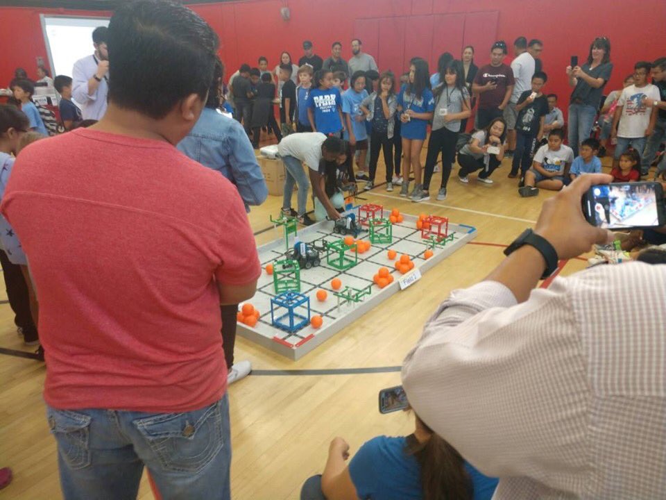 WhiteMSCarson's tweet photo. Stephen M. White MS &amp; STEAM Magnet Vex IQ League Competition #knightsonthemove #carson #carsoncommunityofschools #whitems #robotics #steam #steammagnet #VEXIQ https://t.co/TzK4dlWKsY