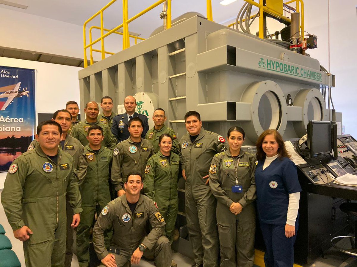 FuerzaAereaCol's tweet photo. #Destacado | Pilotos peruanos 🇵🇪 reciben entrenamiento fisiológico en la cámara de altura de la Dirección de Medicina Aeroespacial #DIMAE en #CATAM para mejorar la seguridad operacional en vuelo ✈
@fapperu 🤝 @FuerzaAereaCol
Ver más 👉🏼https://t.co/ocbPiW5o8i https://t.co/9L2jdsU0cV