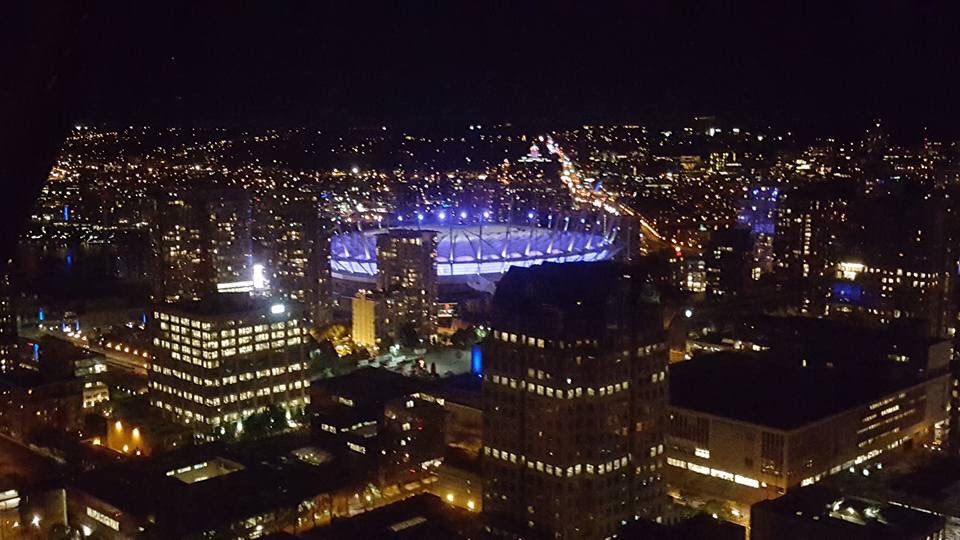 dreamingBC's tweet photo. @ac_Valu @DinhaViajera @Blossombei @chechumontano @RomiDuro @kvivi24 @asistentviajero @silvinafricky @ceconz @ChefPacoAlmeida @CazadorFG @vanexel1970 @darkvi9 @MmePatyTricia @nonsugaradded @ElGuruMartinez @pm_argentina @MackyBianchi @floreviajera @a_pado Buenas noches a todos! Que lindo día para los que amamos 🇨🇦. Me despido con mi lugar en el mundo de noche #vancouver #TeamCanada #secretariaadjunta #TodosACanada ❤️🇨🇦 https://t.co/tqaGj8qDVd